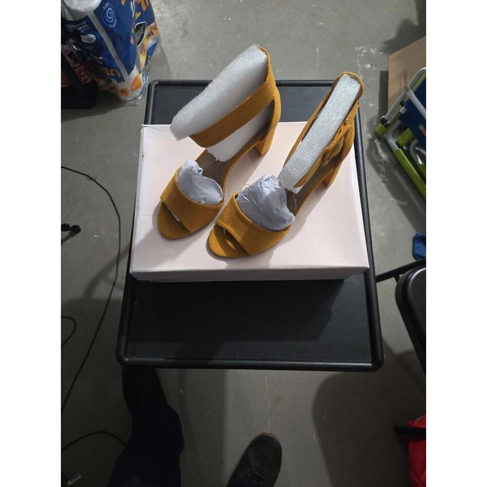 Chinese Laundry Rumor Yellow Micro Suede Block Heel Sandals Size 5.5 - Picture 3 of 5